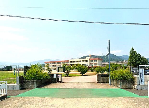 行橋市立行橋北小学校（約650m）