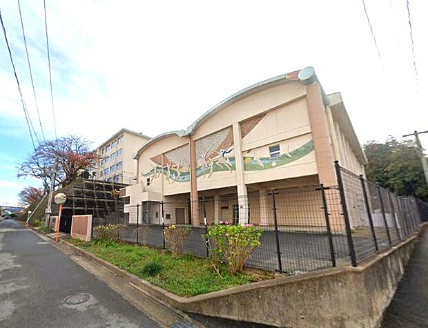 福岡市立花畑中学校（約1,300m）