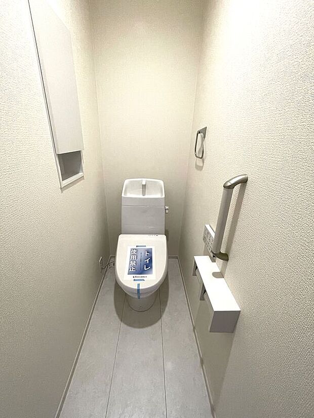 【トイレ】快適な温水洗浄便座！トイレは1階と2階にあります。