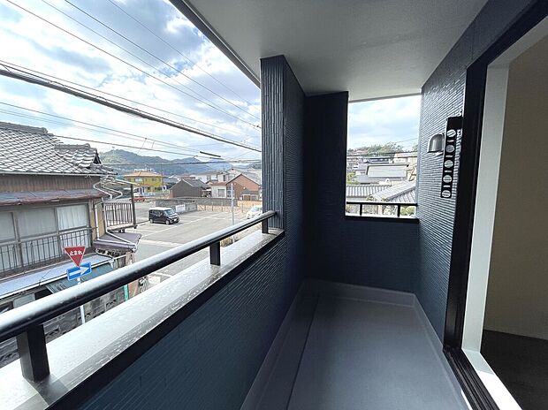 【バルコニー】使い勝手の良い屋根付きバルコニー！