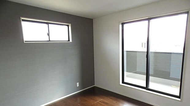 【【2号棟】洋室】ゆったりとした主寝室!アクセントクロスがお洒落空間を演出♪