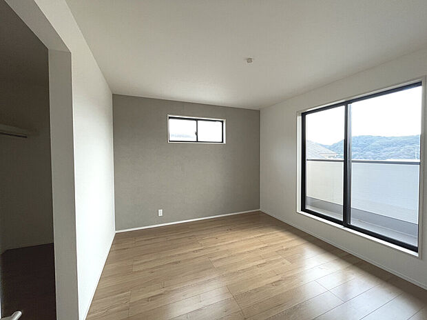 【2階洋室】2階7帖洋室！主寝室にピッタリのお部屋で広々とお使いいただけます。