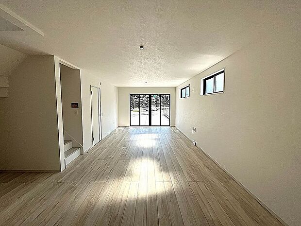 【【1号棟】リビング】LDK広々24.6帖で開放的！南東向きの明るいLDK♪