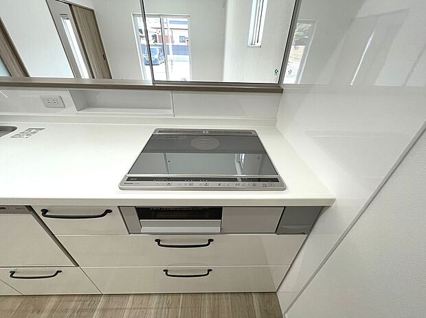 【キッチン】お掃除楽々、安心安全のIHクッキングヒーター！