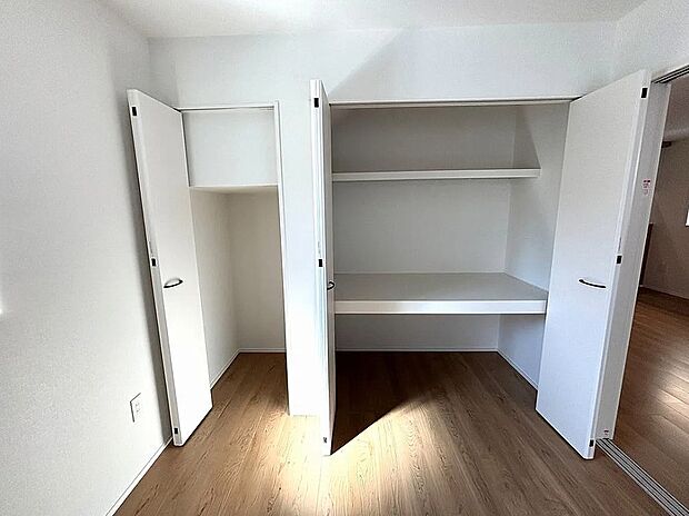 【【2号棟】1階洋室】1階の収納が充実していると便利！