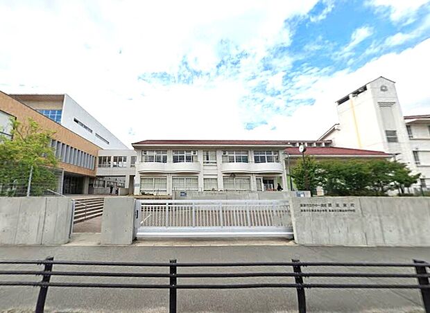 飯塚市立穂波東小・中学校(約1,400m)