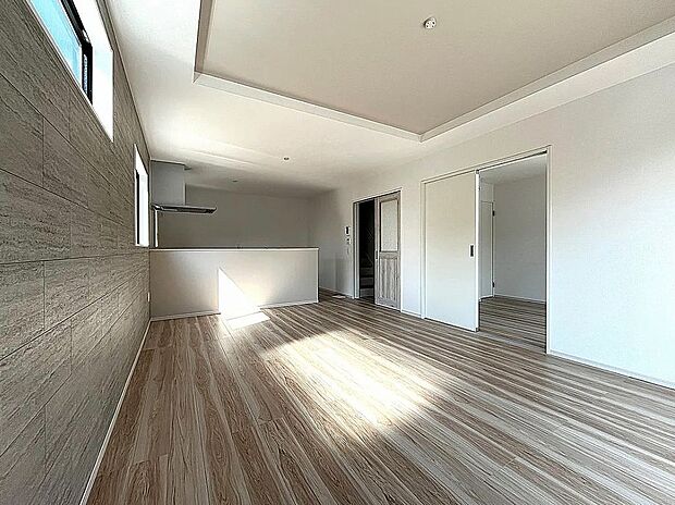 【【1号棟】リビング】LDK広々17帖！洋室とつなげてさらに広々22帖♪