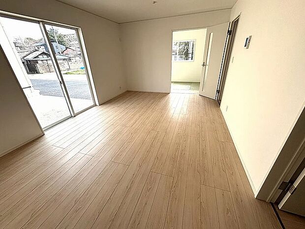 【【2号棟】リビング】LDK17帖！和室とつなげてさらに広々22帖♪