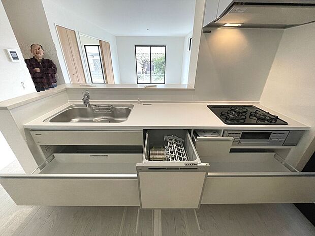 【キッチン】収納豊富なシステムキッチン！食器洗浄乾燥機付き♪