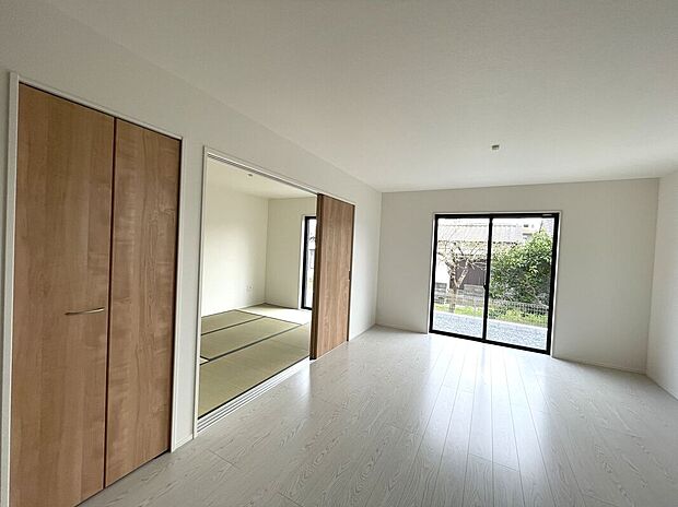 【リビング】LDK+和室でさらに広々24.5帖！
