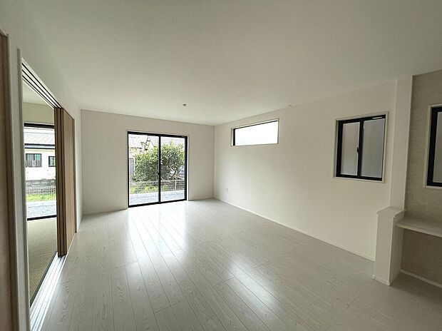 【リビング】南向きの明るいLDK♪