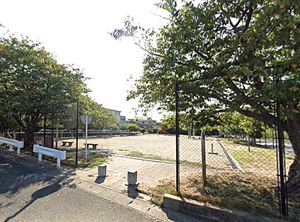 美和台新町東公園 120ｍ(徒歩2分)