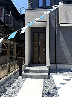 【1号棟】玄関ポーチ