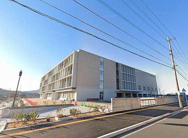 田川市立田川西中学校(約950m)