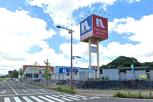 ホームプラザナフコ学研都市ひびきの店（約900m）