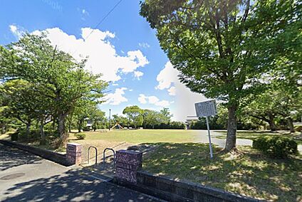 二島五丁目北公園 240ｍ(徒歩3分)