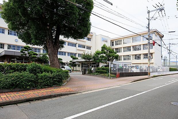 春日市立春日小学校（約1,040m）