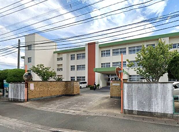 水巻町立水巻南中学校（約1,000m）