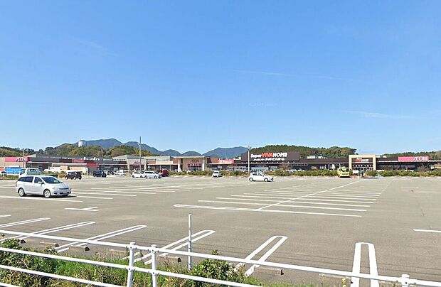 イオン岡垣ショッピングセンター（約1,800m）