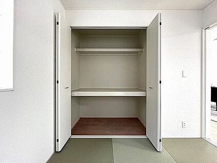 押入(同仕様写真)