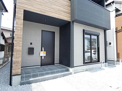 【1号棟】玄関ポーチ