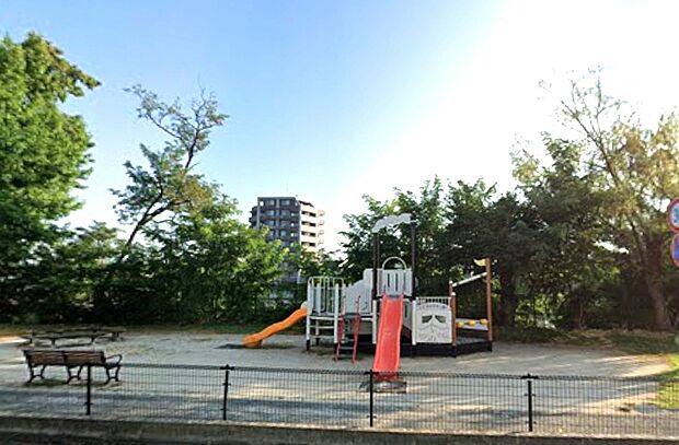 中尾公園(約200m)
