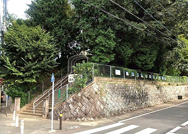 北九州市立泉台小学校（約279m）