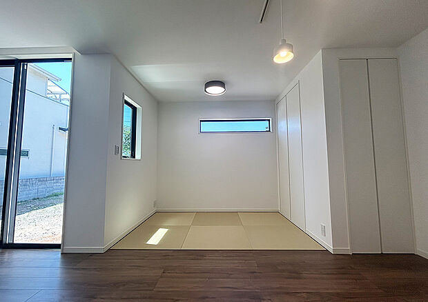 【タタミコーナー】タタミコーナーは、小さなお子様がいると何かと便利です。足元は温かい床暖房で冬も安心。