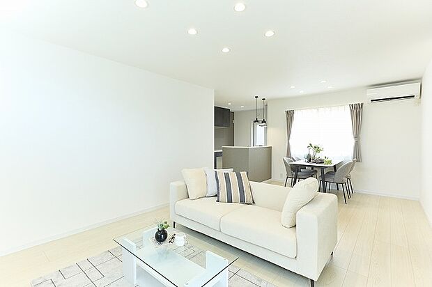 【ＬＤＫ（1号地）】広々とした18.5帖のＬＤＫ