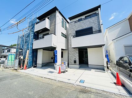 前面道路含む外観
