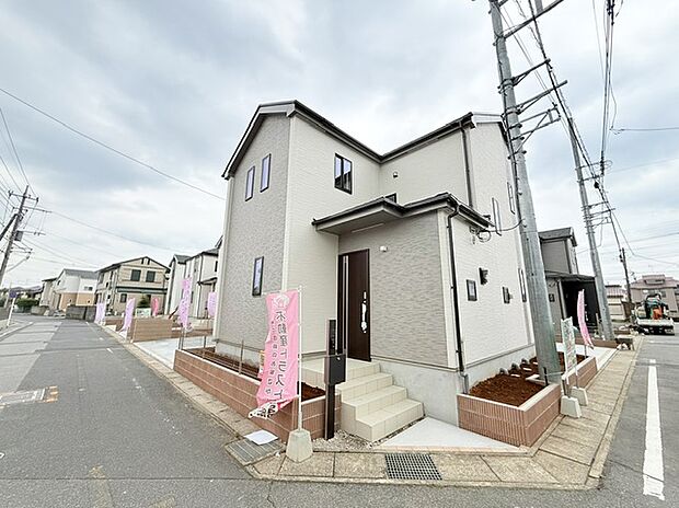 【現地外観】■外観、間取り、陽当たり、風通り、リビング、キッチン、駐車、スペース、眺望、街並み、周辺環境など、こちらの物件で毎日の暮らしに役立つポイント「知って納得」生活イメージを詳しく説明させて頂きます。