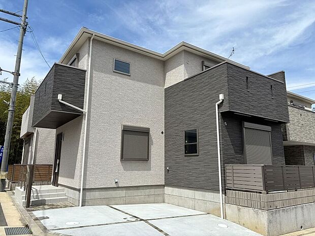 【プレミアムタウン郡津/全10区画】7号地最終分譲 車2台が駐車できる配置 角地だから停めやすい