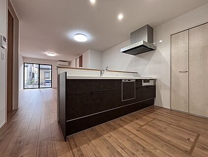 【C棟 キッチン】