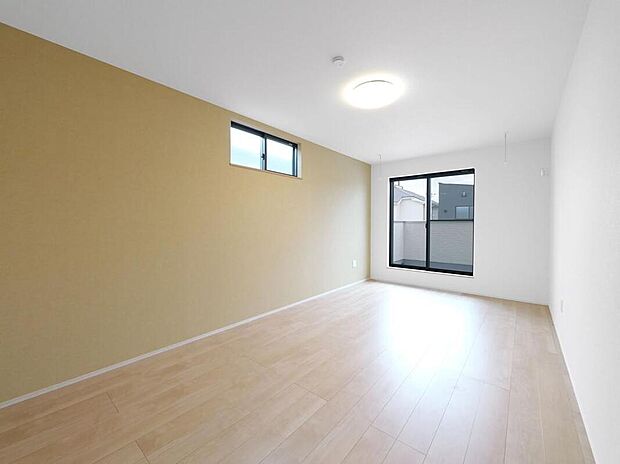 【【B-6棟　主寝室】】10.0帖の広々主寝室。お仕事や子育て後もゆっくりと寛げます。休日の夜には映画や読書タイムのような趣味のお時間にも♪ウォークインクローゼットも2.0帖と収納量たっぷり！