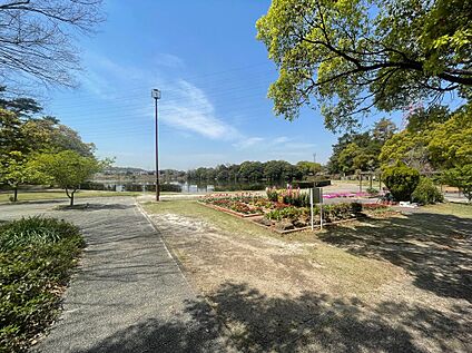 加木屋南公園 約370m(徒歩約5分　自転車約2分)