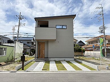 土地、建物、外構、オプション含む。
別途、諸費用は必要となります。 