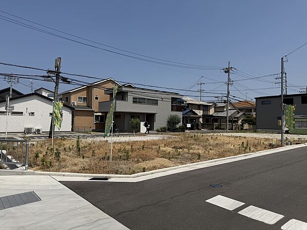 土地、標準仕様建物(消費税含)、標準外構費が含まれた金額です。