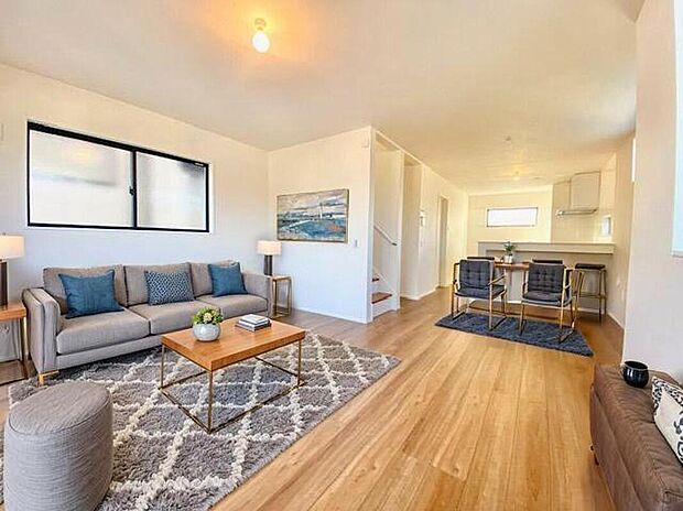 【リビングダイニング】自然と家族が集まりたくなる、開放的なリビングです。家族との時間が楽しみになります。