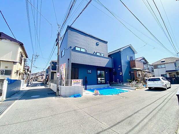 【現地前面道路】現地前面道路・角地です。