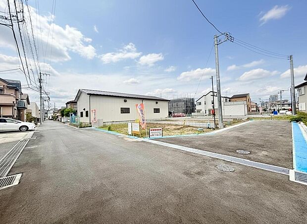 【現地写真】防犯対策もバッチリ!防犯カメラ、全居室ペアガラス、人感センサー付き玄関灯