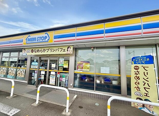 ミニストップ白井冨士店(約323m)