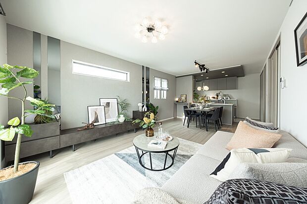 【モデルハウス写真】全住戸LDKは18帖以上を確保。床暖房はリビング・ダイニング・キッチンの3カ所ございます。