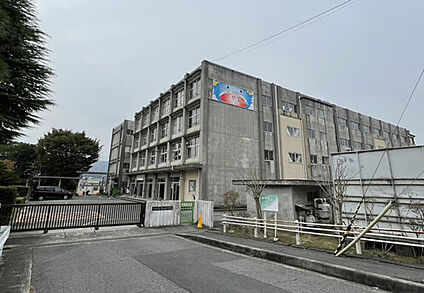 石山中学校 1600ｍ(徒歩約20分)