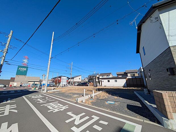 教育施設や生活施設が身近に揃う、子育て世帯にも嬉しい住環境。自由設計でご家族のライフスタイルに合った住まいを実現できます。