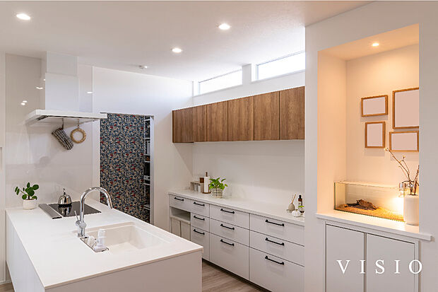 【家事がはかどるキッチン＆パントリー】動線や収納量にこだわり、毎日の家事を快適にするキッチン空間。
使う人のライフスタイルに合わせた設計が可能です。