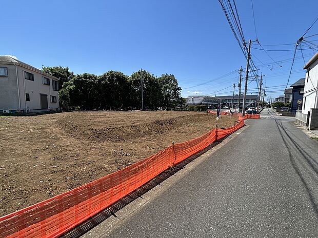 前面道路も広々