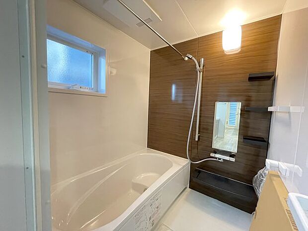 【風呂】ホーロー加工された1616サイズの浴室。傷がつきにくく、汚れも落ちやすく、キレイが長続きします。