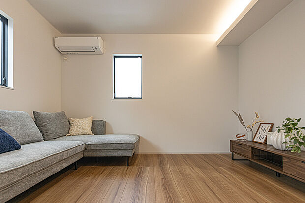 【◆LDK◆】天井を折り下げ天井にすることで空間にメリハリを持たせたり、より広く見せる効果があります。