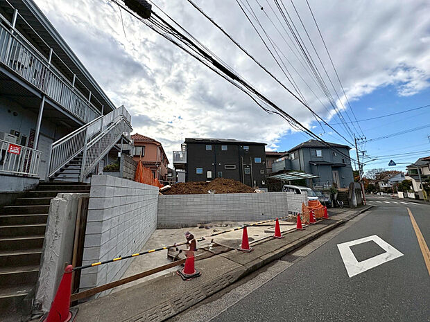 現地前面道路（2025年11月撮影）　