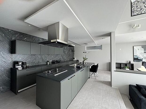 【プラン例】
一生に一度の家づくりだからこそ、住んでから満足して頂けるよう「性能」と「デザイン」を備えた資産価値のある家づくりをご提案します。